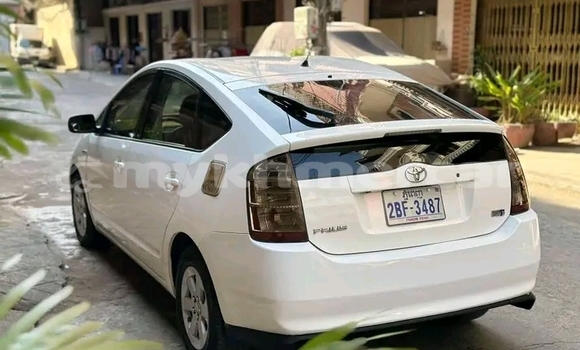 Buy Used Toyota Prius White Car in Chbar Mon in Kampong Speu Province Buy Used Toyota Prius White Car in Chbar Mon in Kampong Speu Province