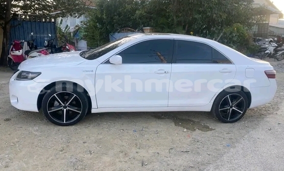 Buy Used Toyota Camry White Car in Chbar Mon in Kampong Speu Province Buy Used Toyota Camry White Car in Chbar Mon in Kampong Speu Province
