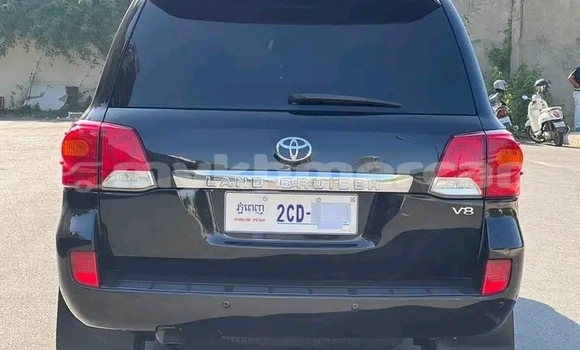 Buy Used Toyota Land Cruiser Black Car in Chbar Mon in Kampong Speu Province Buy Used Toyota Land Cruiser Black Car in Chbar Mon in Kampong Speu Province