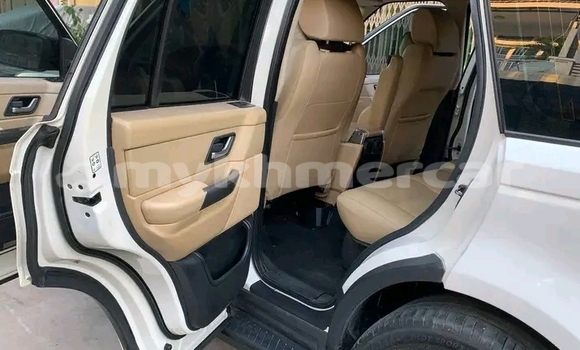 Buy Used Range Rover Evoque White Car in Chbar Mon in Kampong Speu Province Buy Used Range Rover Evoque White Car in Chbar Mon in Kampong Speu Province