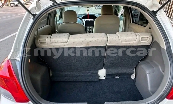 Buy Used Toyota Vitz White Car in Chbar Mon in Kampong Speu Province Buy Used Toyota Vitz White Car in Chbar Mon in Kampong Speu Province