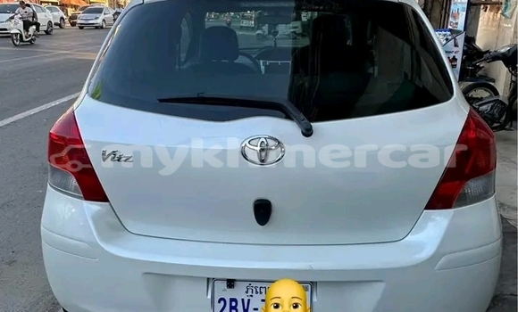 Buy Used Toyota Vitz White Car in Chbar Mon in Kampong Speu Province Buy Used Toyota Vitz White Car in Chbar Mon in Kampong Speu Province
