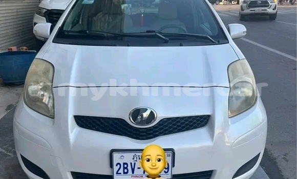 Buy Used Toyota Vitz White Car in Chbar Mon in Kampong Speu Province Buy Used Toyota Vitz White Car in Chbar Mon in Kampong Speu Province