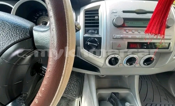 Buy Used Toyota Tacoma White Car in Chbar Mon in Kampong Speu Province Buy Used Toyota Tacoma White Car in Chbar Mon in Kampong Speu Province