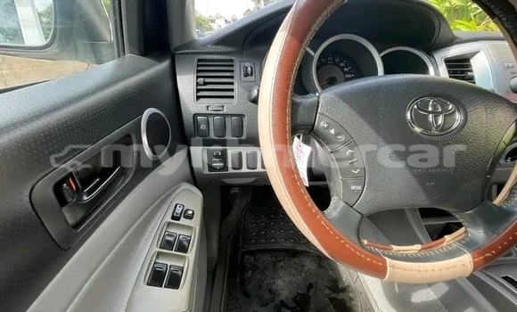 Buy Used Toyota Tacoma White Car in Chbar Mon in Kampong Speu Province Buy Used Toyota Tacoma White Car in Chbar Mon in Kampong Speu Province