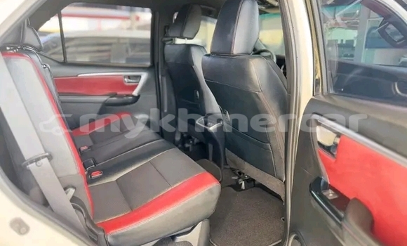 Buy Used Toyota Fortuner White Car in Chbar Mon in Kampong Speu Province Buy Used Toyota Fortuner White Car in Chbar Mon in Kampong Speu Province