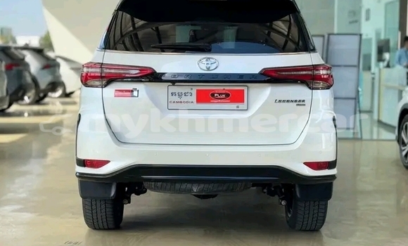 Buy Used Toyota Fortuner White Car in Chbar Mon in Kampong Speu Province Buy Used Toyota Fortuner White Car in Chbar Mon in Kampong Speu Province