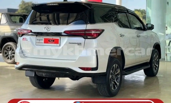 Buy Used Toyota Fortuner White Car in Chbar Mon in Kampong Speu Province Buy Used Toyota Fortuner White Car in Chbar Mon in Kampong Speu Province