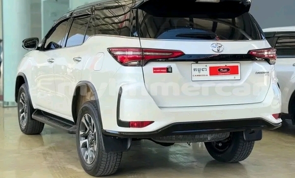 Buy Used Toyota Fortuner White Car in Chbar Mon in Kampong Speu Province Buy Used Toyota Fortuner White Car in Chbar Mon in Kampong Speu Province