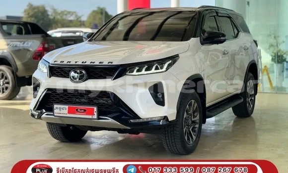 Buy Used Toyota Fortuner White Car in Chbar Mon in Kampong Speu Province Buy Used Toyota Fortuner White Car in Chbar Mon in Kampong Speu Province