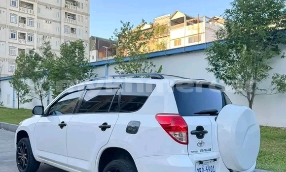 Buy Used Toyota RAV4 White Car in Khemarak Phoumin in Koh Kong Province Buy Used Toyota RAV4 White Car in Khemarak Phoumin in Koh Kong Province