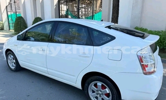 Buy Used Toyota Prius White Car in Cheom Ksan in Preah Vihear Province Buy Used Toyota Prius White Car in Cheom Ksan in Preah Vihear Province