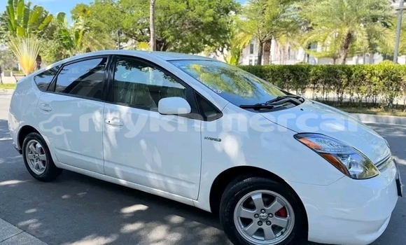 Buy Used Toyota Prius White Car in Cheom Ksan in Preah Vihear Province Buy Used Toyota Prius White Car in Cheom Ksan in Preah Vihear Province