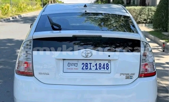 Buy Used Toyota Prius White Car in Cheom Ksan in Preah Vihear Province Buy Used Toyota Prius White Car in Cheom Ksan in Preah Vihear Province