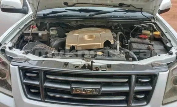 Buy Used Isuzu D-max Spark 4x4 White Car in Chbar Mon in Kampong Speu Province Buy Used Isuzu D-max Spark 4x4 White Car in Chbar Mon in Kampong Speu Province