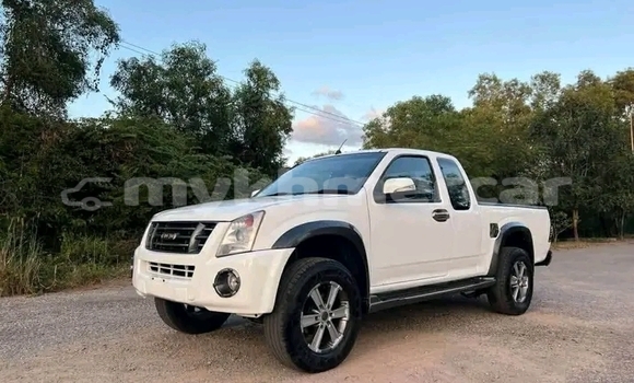 Buy Used Isuzu D-max Spark 4x4 White Car in Chbar Mon in Kampong Speu Province Buy Used Isuzu D-max Spark 4x4 White Car in Chbar Mon in Kampong Speu Province