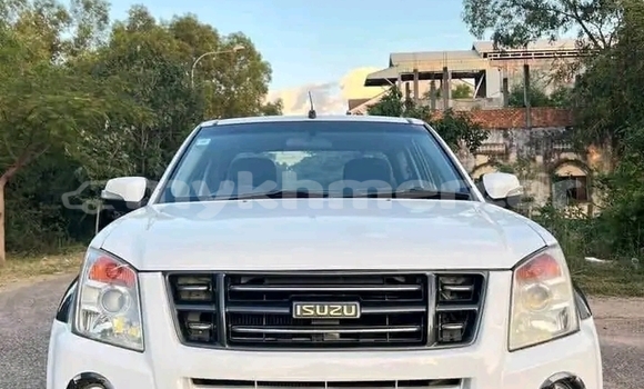 Buy Used Isuzu D-max Spark 4x4 White Car in Chbar Mon in Kampong Speu Province Buy Used Isuzu D-max Spark 4x4 White Car in Chbar Mon in Kampong Speu Province