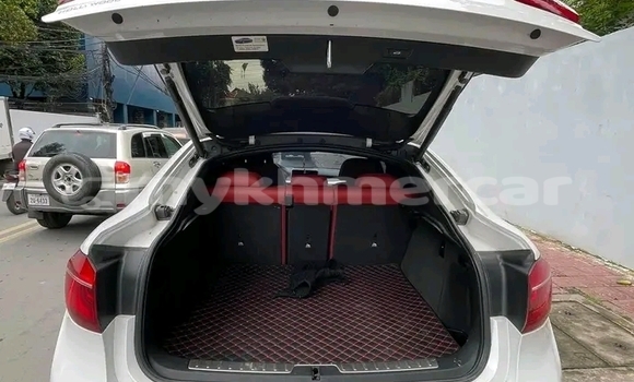Buy Used BMW X6 White Car in Chbar Mon in Kampong Speu Province