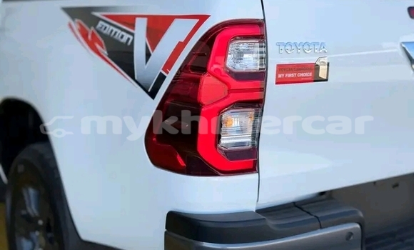 Buy Used Toyota Hiluxe Revo White Car in Kampong Chhnang in Kampong Chhnang Province Buy Used Toyota Hiluxe Revo White Car in Kampong Chhnang in Kampong Chhnang Province