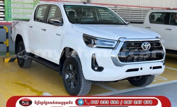 Buy Used Toyota Hiluxe Revo White Car in Kampong Chhnang in Kampong Chhnang Province Buy Used Toyota Hiluxe Revo White Car in Kampong Chhnang in Kampong Chhnang Province