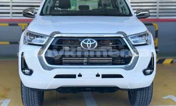 Buy Used Toyota Hiluxe Revo White Car in Kampong Chhnang in Kampong Chhnang Province Buy Used Toyota Hiluxe Revo White Car in Kampong Chhnang in Kampong Chhnang Province