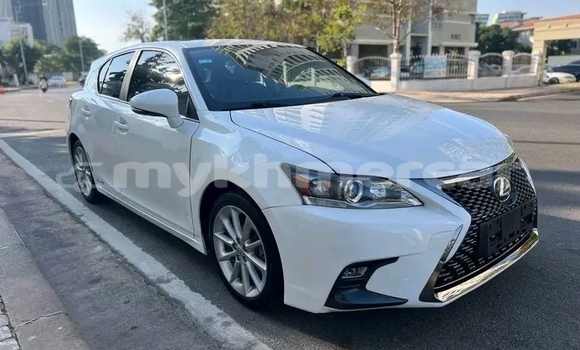 Buy Used Lexus RC White Car in Cheom Ksan in Preah Vihear Province Buy Used Lexus RC White Car in Cheom Ksan in Preah Vihear Province