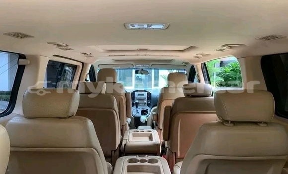 Buy Used Hyundai H1 Black Car in Moung Ruessei in Battambang Province Buy Used Hyundai H1 Black Car in Moung Ruessei in Battambang Province