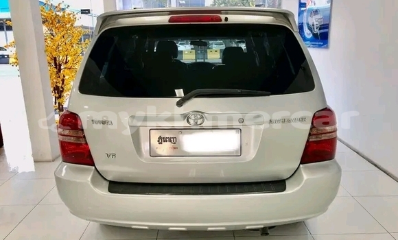 Buy Used Toyota Highlander White Car in Khŭm Sráng in Kampong Speu Province Buy Used Toyota Highlander White Car in Khŭm Sráng in Kampong Speu Province