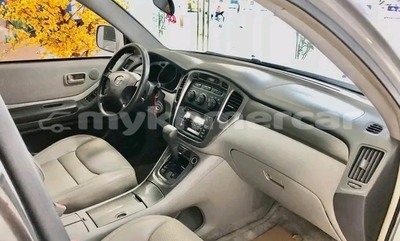 Buy Used Toyota Highlander White Car in Khŭm Sráng in Kampong Speu Province Buy Used Toyota Highlander White Car in Khŭm Sráng in Kampong Speu Province