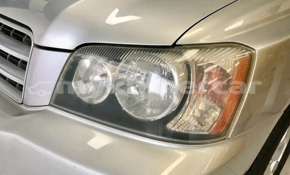 Buy Used Toyota Highlander White Car in Khŭm Sráng in Kampong Speu Province Buy Used Toyota Highlander White Car in Khŭm Sráng in Kampong Speu Province