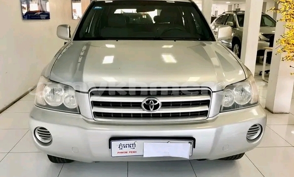 Buy Used Toyota Highlander White Car in Khŭm Sráng in Kampong Speu Province Buy Used Toyota Highlander White Car in Khŭm Sráng in Kampong Speu Province