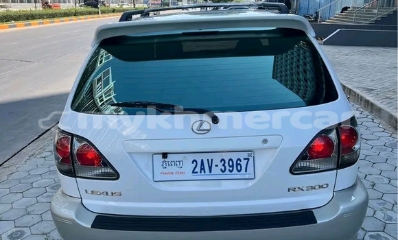 Buy Used Lexus RX 300 White Car in Mongkol Borey in Banteay Meanchey Province Buy Used Lexus RX 300 White Car in Mongkol Borey in Banteay Meanchey Province