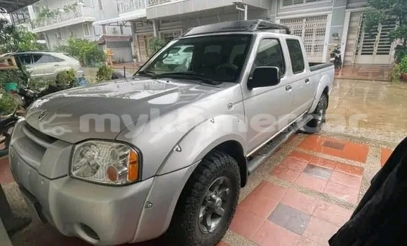 Buy Used Nissan Frontier White Car in Moung Ruessei in Battambang Province Buy Used Nissan Frontier White Car in Moung Ruessei in Battambang Province
