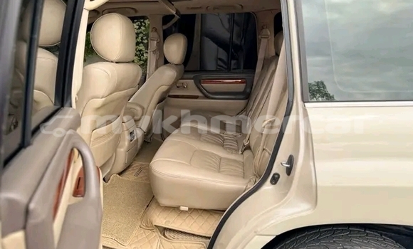 Buy Used Lexus LX 450 White Car in Chbar Mon in Kampong Speu Province Buy Used Lexus LX 450 White Car in Chbar Mon in Kampong Speu Province