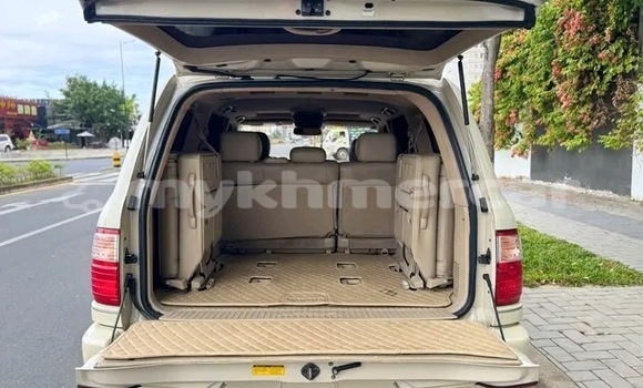 Buy Used Lexus LX 450 White Car in Chbar Mon in Kampong Speu Province Buy Used Lexus LX 450 White Car in Chbar Mon in Kampong Speu Province
