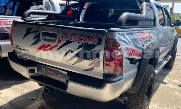 Buy Used Toyota Tacoma White Car in Chbar Mon in Kampong Speu Province Buy Used Toyota Tacoma White Car in Chbar Mon in Kampong Speu Province