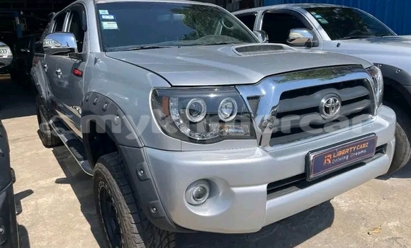 Buy Used Toyota Tacoma White Car in Chbar Mon in Kampong Speu Province Buy Used Toyota Tacoma White Car in Chbar Mon in Kampong Speu Province