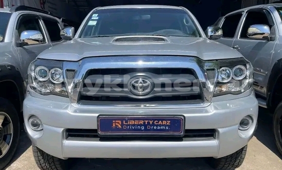 Buy Used Toyota Tacoma White Car in Chbar Mon in Kampong Speu Province Buy Used Toyota Tacoma White Car in Chbar Mon in Kampong Speu Province