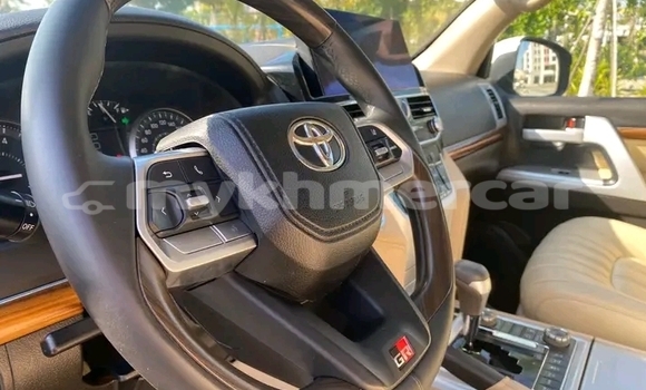 Buy Used Toyota Land Cruiser White Car in Chbar Mon in Kampong Speu Province Buy Used Toyota Land Cruiser White Car in Chbar Mon in Kampong Speu Province