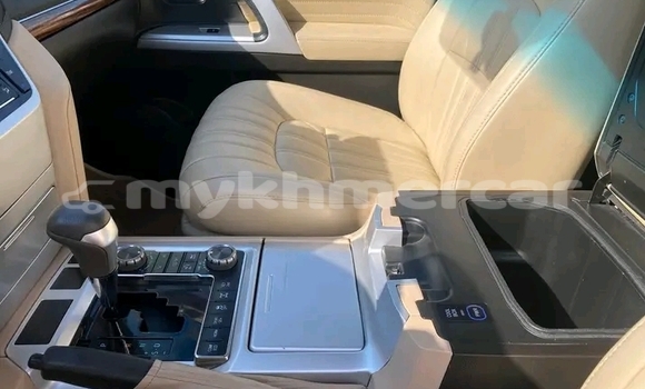 Buy Used Toyota Land Cruiser White Car in Chbar Mon in Kampong Speu Province Buy Used Toyota Land Cruiser White Car in Chbar Mon in Kampong Speu Province