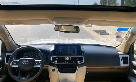 Buy Used Toyota Land Cruiser White Car in Chbar Mon in Kampong Speu Province Buy Used Toyota Land Cruiser White Car in Chbar Mon in Kampong Speu Province