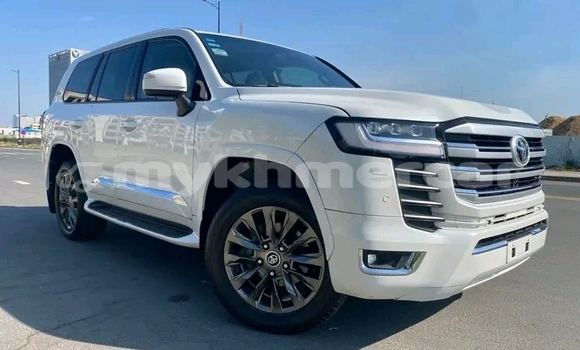 Buy Used Toyota Land Cruiser White Car in Chbar Mon in Kampong Speu Province Buy Used Toyota Land Cruiser White Car in Chbar Mon in Kampong Speu Province