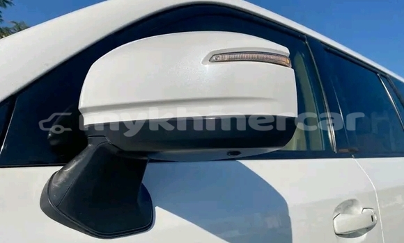 Buy Used Toyota Land Cruiser White Car in Chbar Mon in Kampong Speu Province Buy Used Toyota Land Cruiser White Car in Chbar Mon in Kampong Speu Province