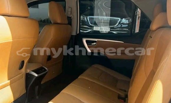 Buy Used Toyota Fortuner White Car in Chbar Mon in Kampong Speu Province Buy Used Toyota Fortuner White Car in Chbar Mon in Kampong Speu Province