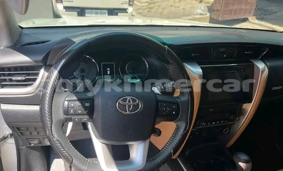 Buy Used Toyota Fortuner White Car in Chbar Mon in Kampong Speu Province Buy Used Toyota Fortuner White Car in Chbar Mon in Kampong Speu Province