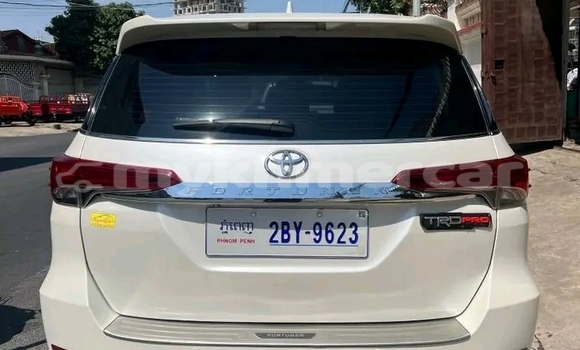 Buy Used Toyota Fortuner White Car in Chbar Mon in Kampong Speu Province Buy Used Toyota Fortuner White Car in Chbar Mon in Kampong Speu Province
