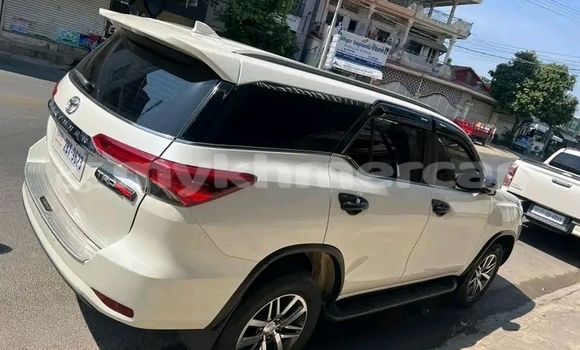 Buy Used Toyota Fortuner White Car in Chbar Mon in Kampong Speu Province Buy Used Toyota Fortuner White Car in Chbar Mon in Kampong Speu Province