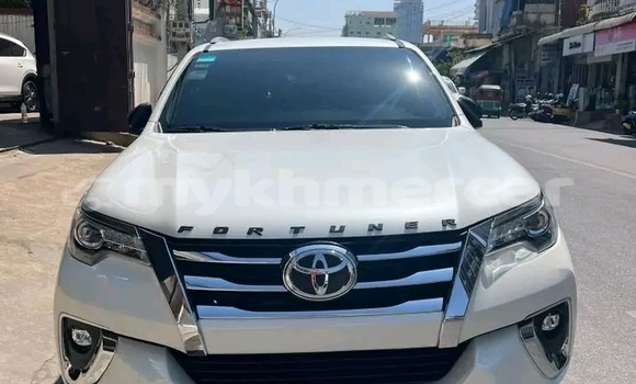 Buy Used Toyota Fortuner White Car in Chbar Mon in Kampong Speu Province Buy Used Toyota Fortuner White Car in Chbar Mon in Kampong Speu Province