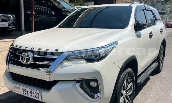 Buy Used Toyota Fortuner White Car in Chbar Mon in Kampong Speu Province Buy Used Toyota Fortuner White Car in Chbar Mon in Kampong Speu Province
