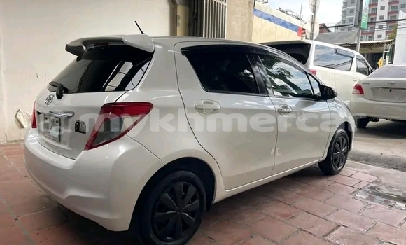 Buy Used Toyota Vitz White Car in Cheom Ksan in Preah Vihear Province